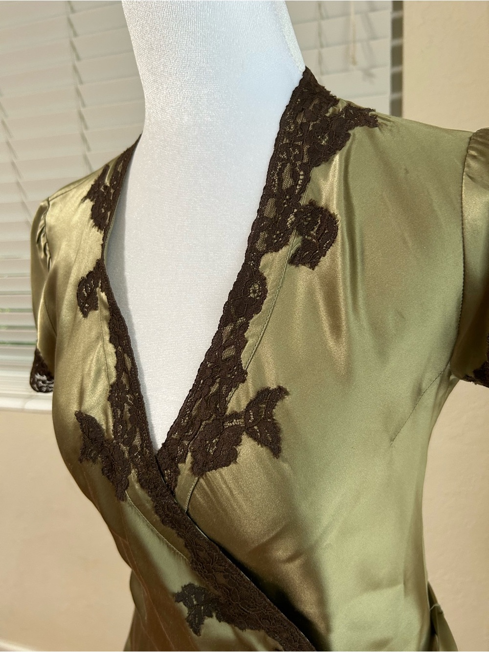 Vintage Leigh Bantivoglio Silk Olive Green Satin Wrap blouse w/ Black Lace Trim - Picture 3 of 8